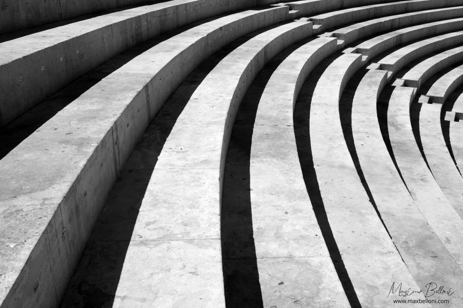 roman-theatre-of-orange-maxbelloni